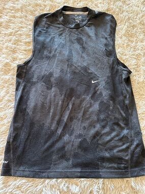 Nike Men’s Dri-Fit Sleeveless Tee, size S.